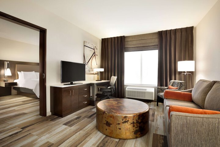 Room 18 of 37