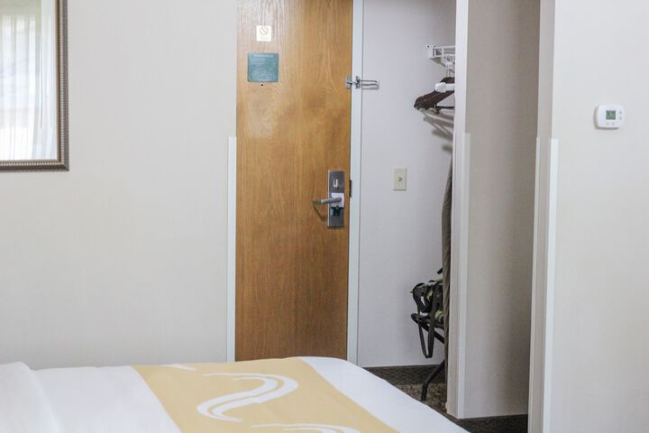 Room 33 of 61