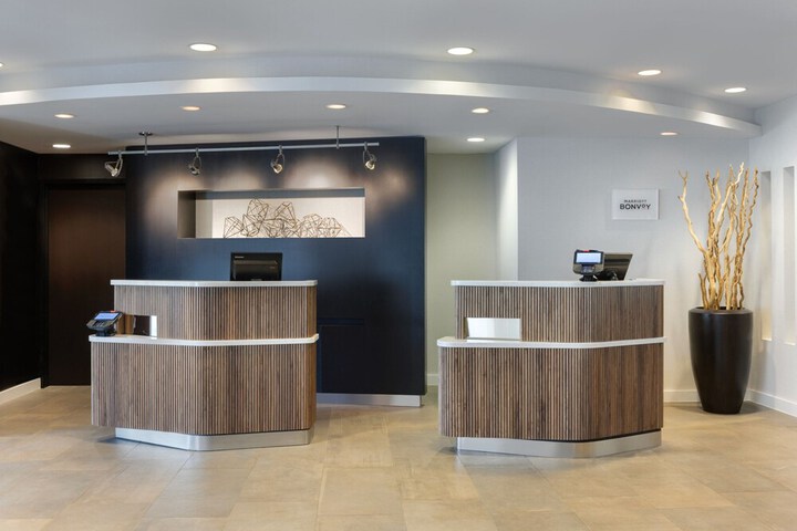 Courtyard by Marriott Edison Woodbridge