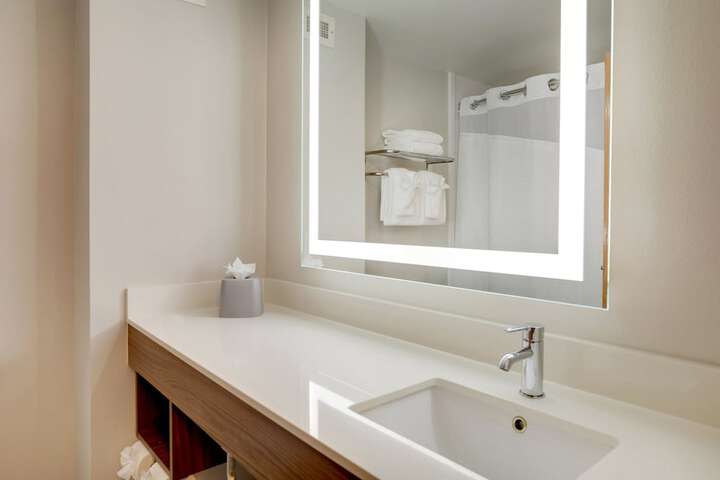 Room 15 of 48