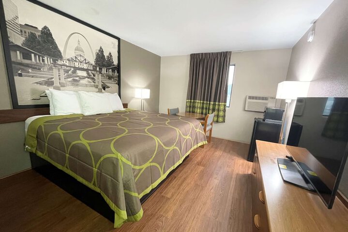 Room 11 of 24