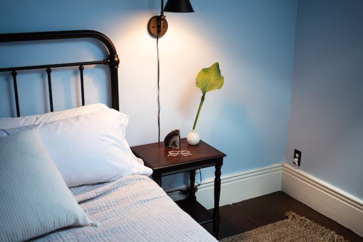 Room 27 of 32