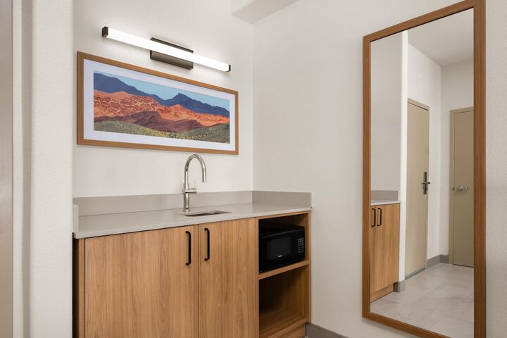 Hampton Inn & Suites Ontario