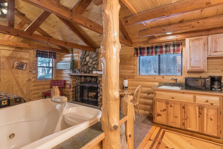 Upper Canyon Inn & Cabins