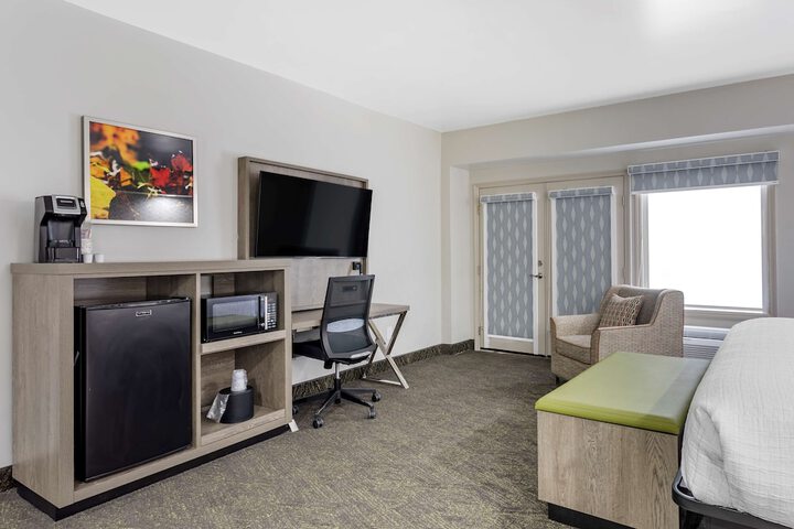 Room 37 of 42
