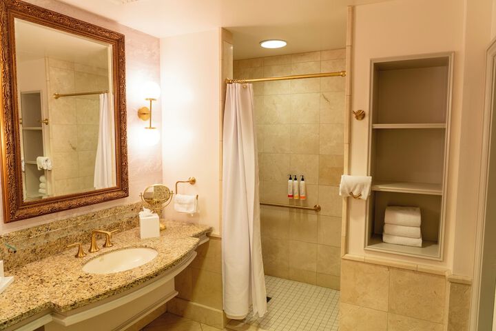 The Carlton Hotel Atascadero – Paso Robles, a Tribute Portfolio Hotel