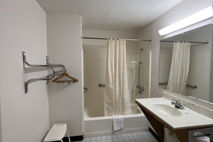 Room 18 of 22