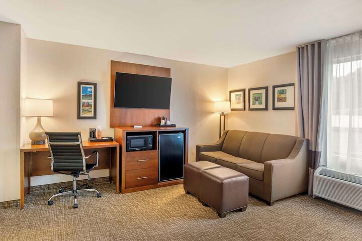 Room 17 of 28
