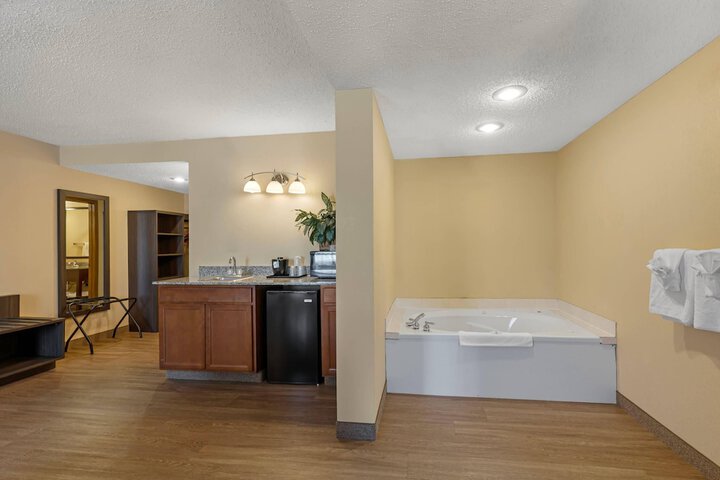 Quality Inn & Suites Bellville - Mansfield