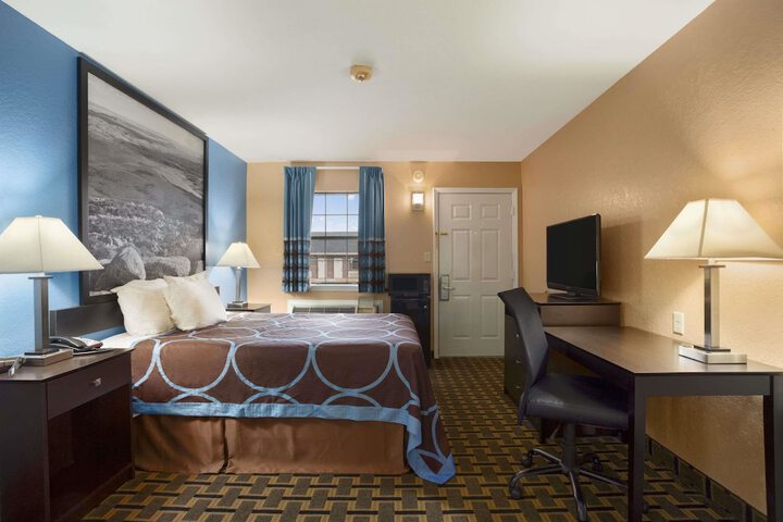 Super 8 by Wyndham Henryetta