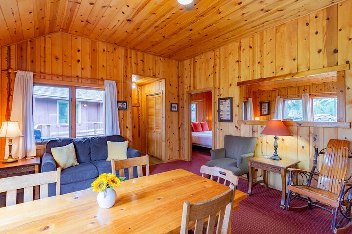 Lake Creek Lodge
