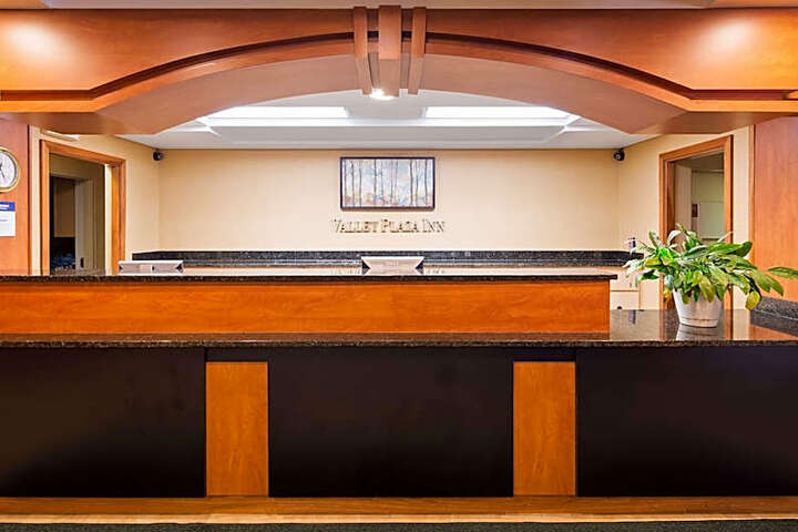 Valley Plaza Inn