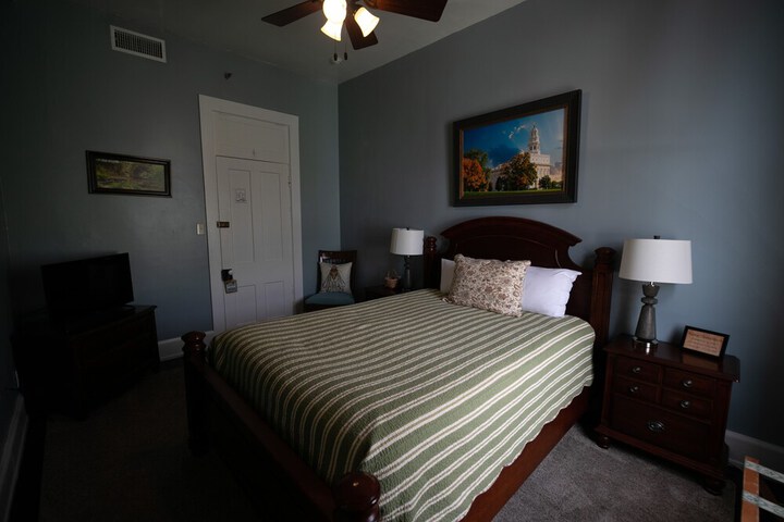 Room 52 of 78