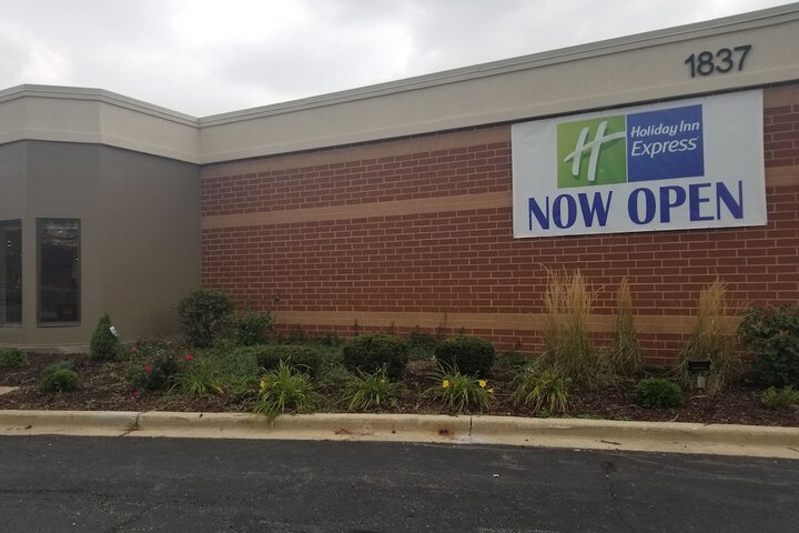 Holiday Inn Express Naperville by IHG