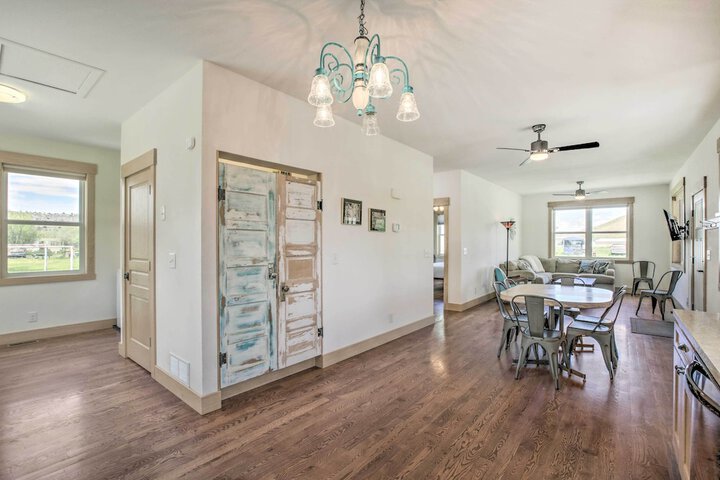 Idyllic Gem: Screened Porch 1 / 2 Mi to River!
