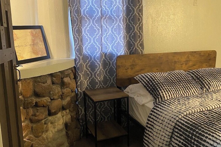 Room 16 of 66