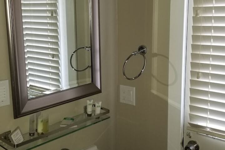 Room 104 of 245