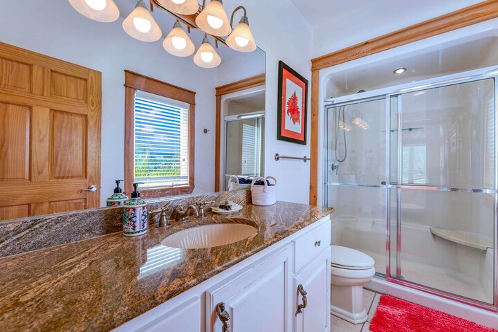 Riverfront Carrabelle Home w / Furnished Patio!