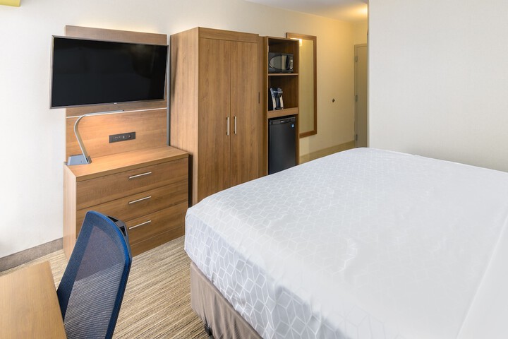Room 8 of 50