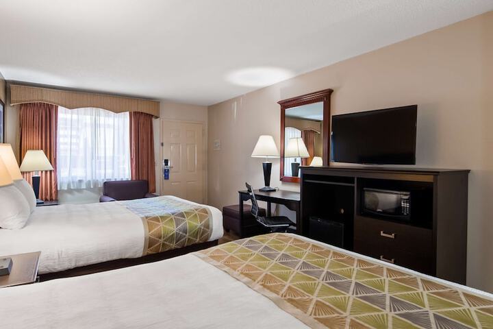 Room 4 of 18