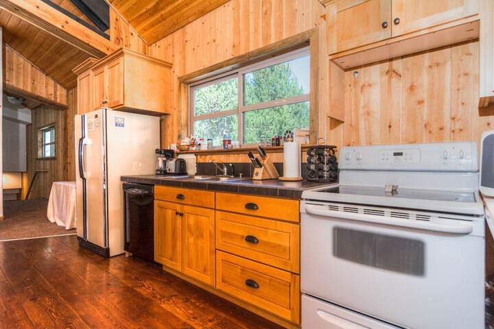 DiamondStone Guest Lodges