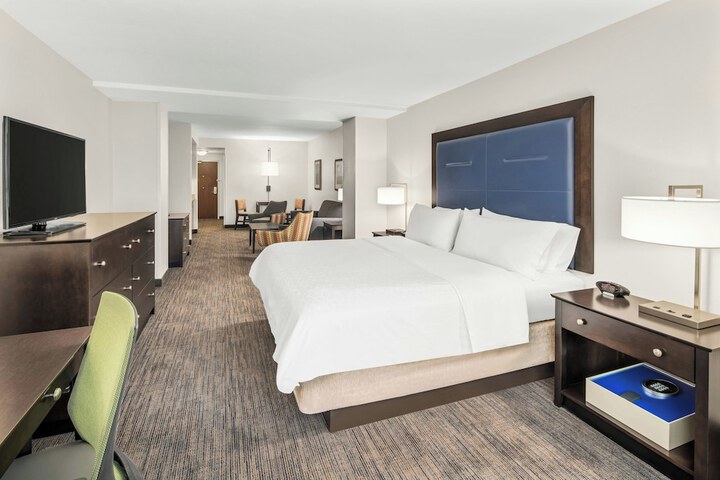 Holiday Inn Express & Suites Wilmington-Newark by IHG