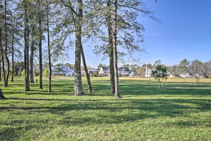 Townhome w / Outdoor Shower 1 Mile to Downtown