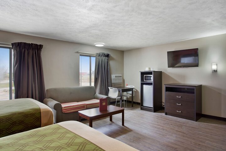 Room 5 of 11