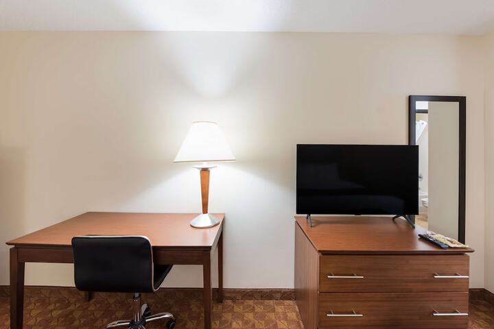 Room 25 of 39