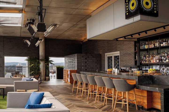 Lounge 129 of 160
