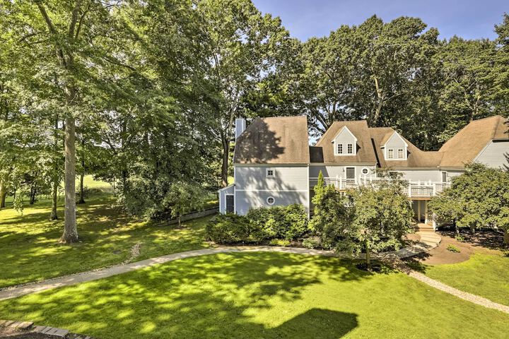 Lovely Norwich Villa on Golf Course w / Amenities!