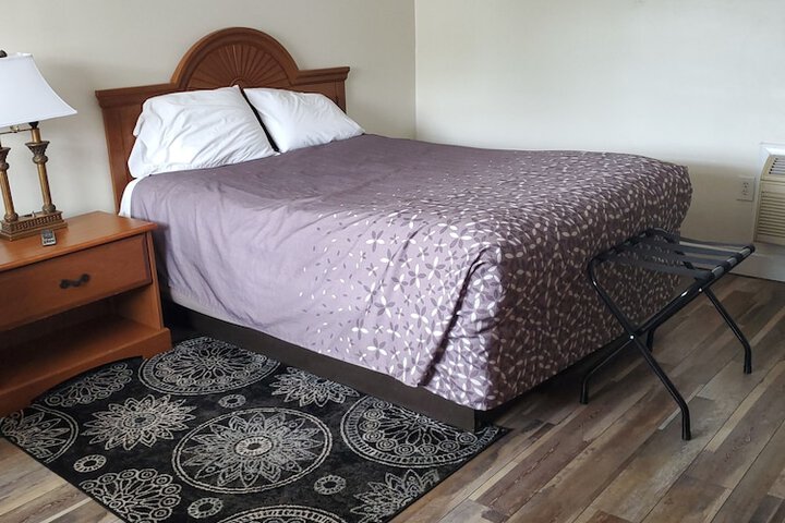 Room 9 of 28