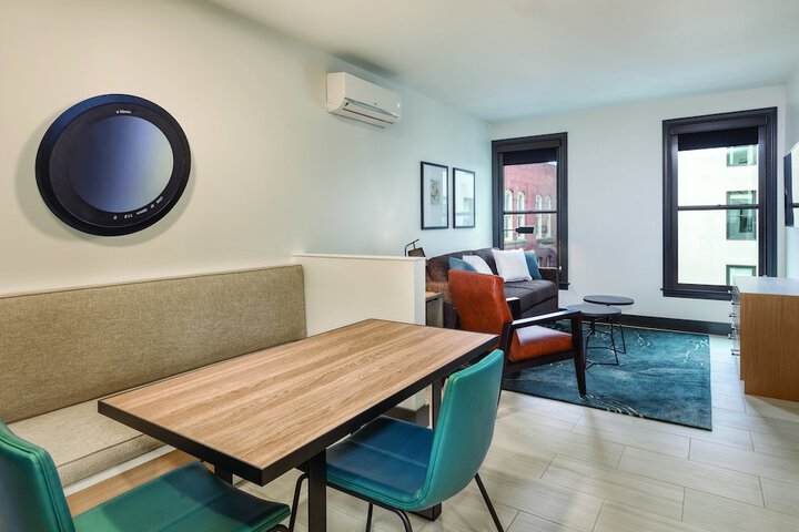 Room 53 of 67