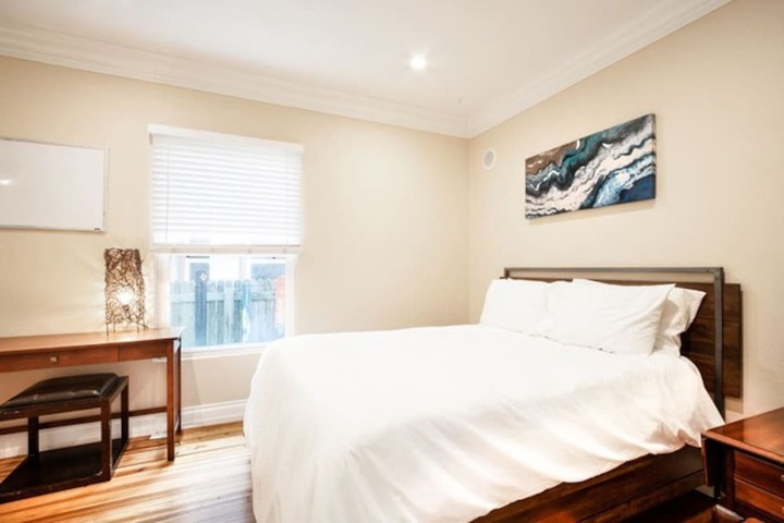 Room 10 of 24