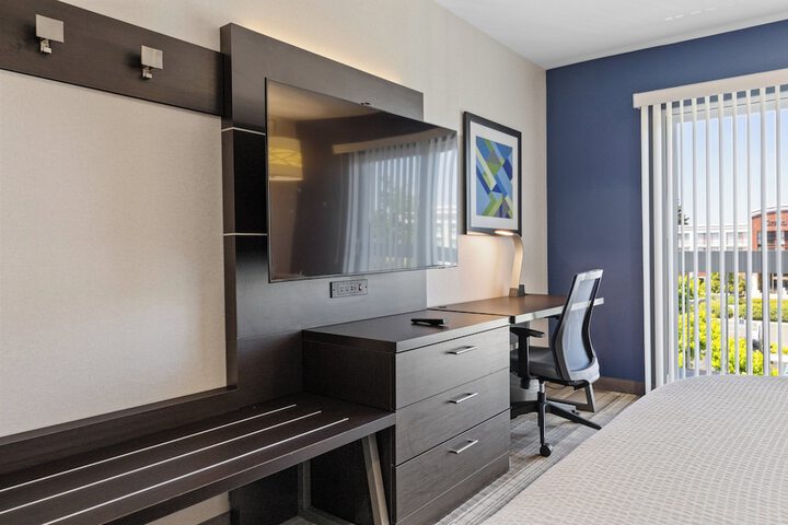 Holiday Inn Express Sunnyvale - Silicon Valley by IHG