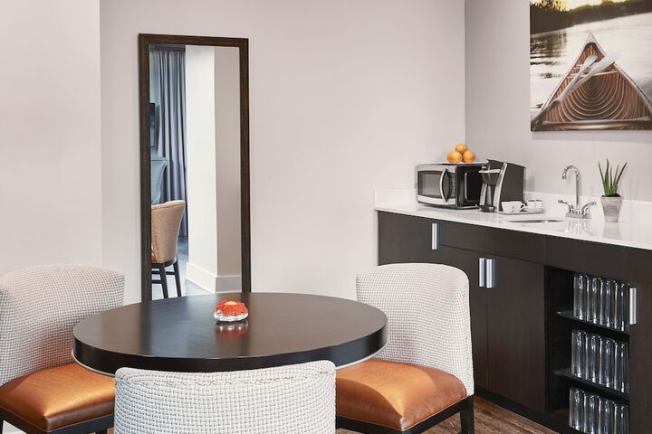 Room 17 of 28