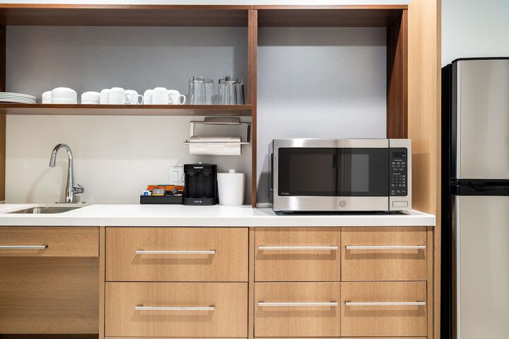 Home2 Suites by Hilton Atlanta Airport College Park