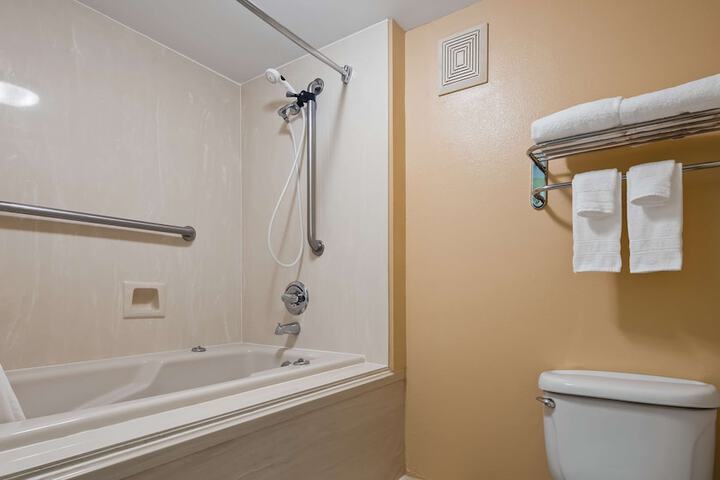 Room 12 of 28