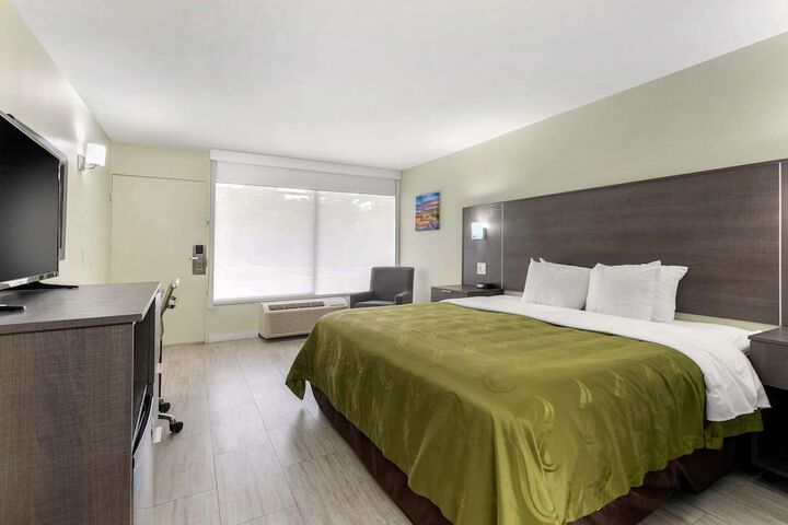 Room 12 of 32
