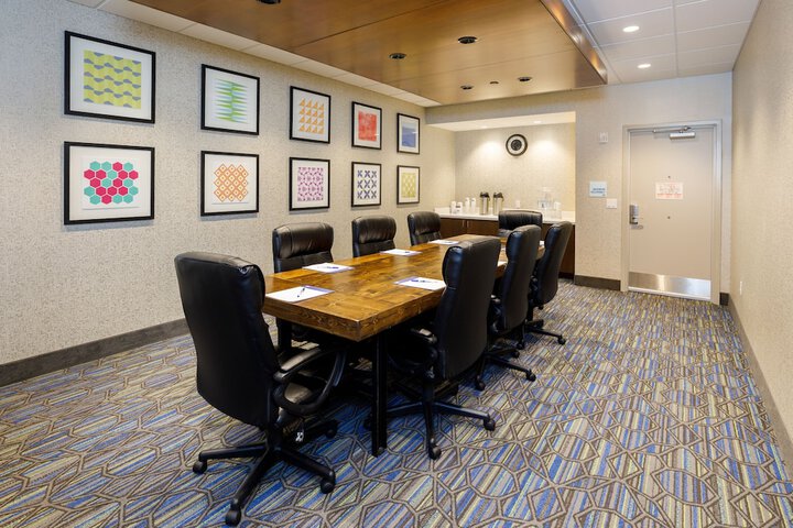 Holiday Inn Express & Suites Sturbridge by IHG