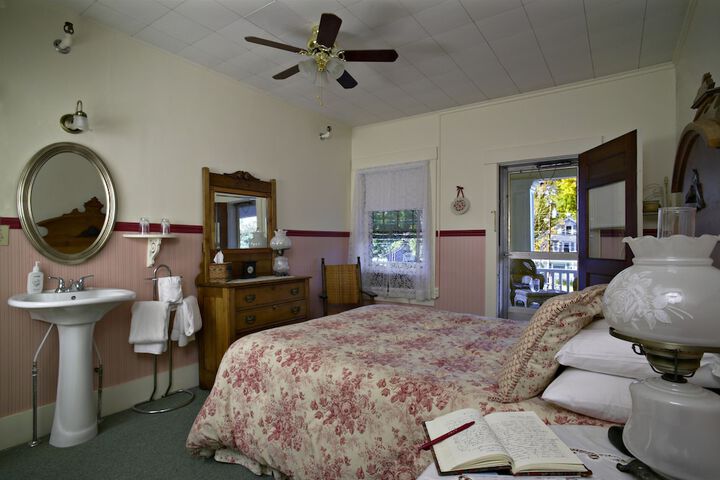 Room 3 of 21