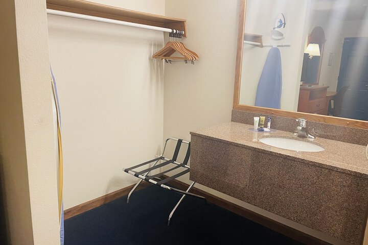 Americas Best Value Inn Sandpoint