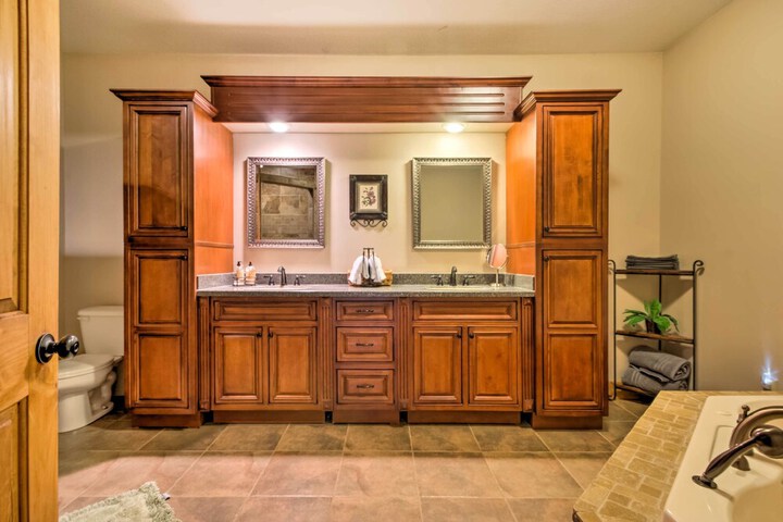 Tryon House w / Hot Tub - Near Equestrian Centers!