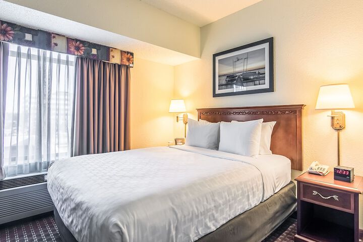 Room 28 of 65