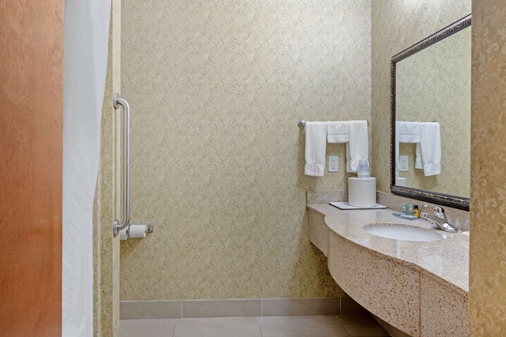 Best Western Plus Bradbury Inn & Suites