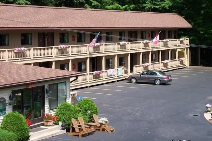 Hotel 3 of 65