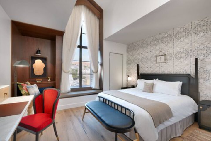 Room 165 of 200