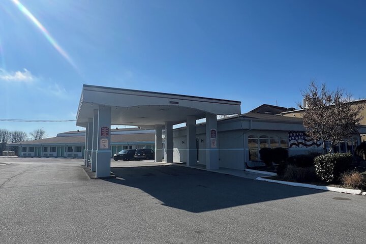 Ambassador Inn & Suites