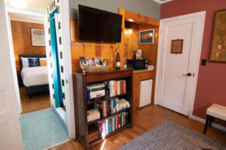 Room 72 of 99