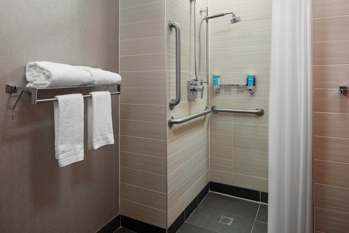 Room 9 of 20